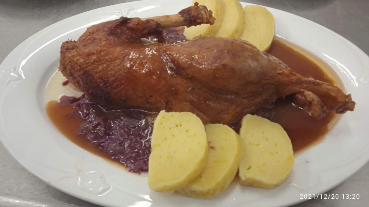 Mala Svata Hora - Penzion & Restaurace Mníšek pod Brdy Eksteriør bilde