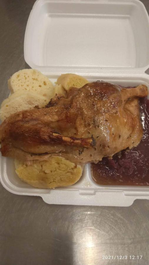 Mala Svata Hora - Penzion & Restaurace Mníšek pod Brdy Eksteriør bilde