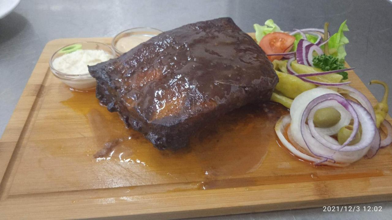 Mala Svata Hora - Penzion & Restaurace Mníšek pod Brdy Eksteriør bilde