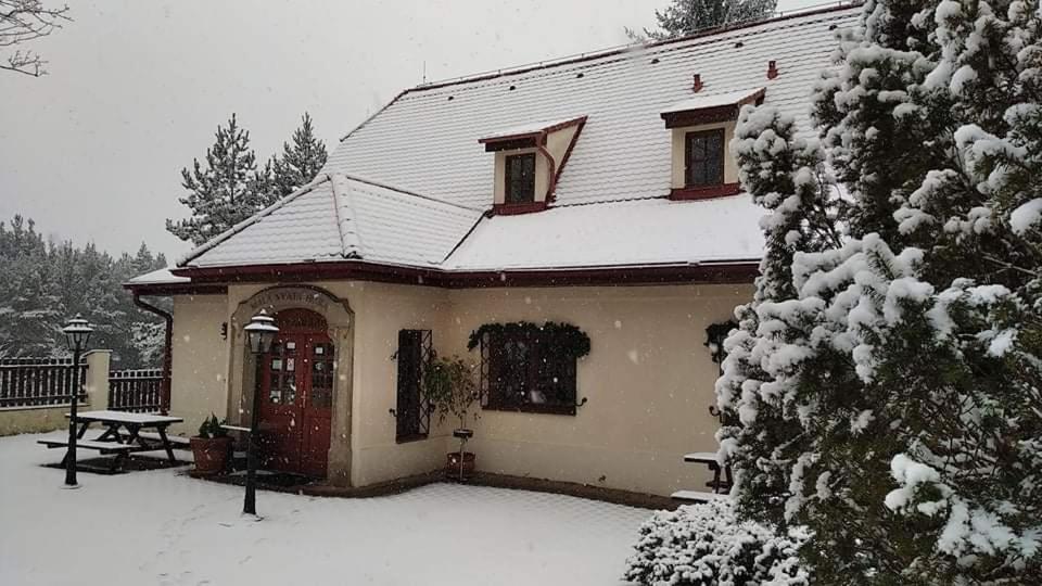 Mala Svata Hora - Penzion & Restaurace Mníšek pod Brdy Eksteriør bilde