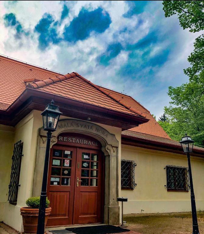Mala Svata Hora - Penzion & Restaurace Mníšek pod Brdy Eksteriør bilde